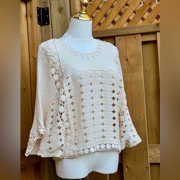 🆕 FARM Rio 🧿 NWT Off White Crochet Long Sleeve Blouse with Batwings, Sz M - Picture 3 of 15